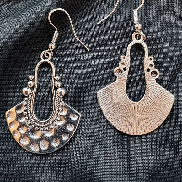 BOHO HAMMERED DANGLE 14K WHITE GOLD PLATED EARRINGS - Picture 11 of 12
